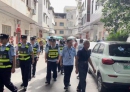 北流多部门开展整治行动，在桂塘市场附近依法查处没收非法物品一批，2人被调查~