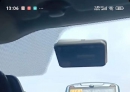 在难得一见的高速公路上，朋友抓拍了两辆大巴车。