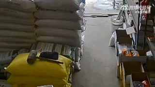 3946d715acc5914cb8ff0f9a2ef33139.gif